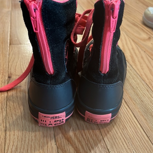 Girls converse sneakers - Picture 2 of 6